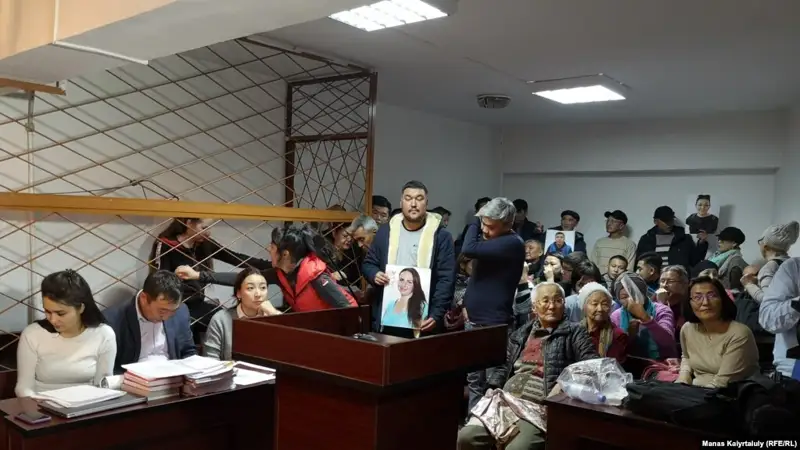ҚДТ-ға қатысы бар деп айыпталғандардың сотына келгендер залға сыймады