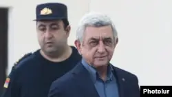 Арменияда бұрынғы президент Саргсян сотқа әкелінді