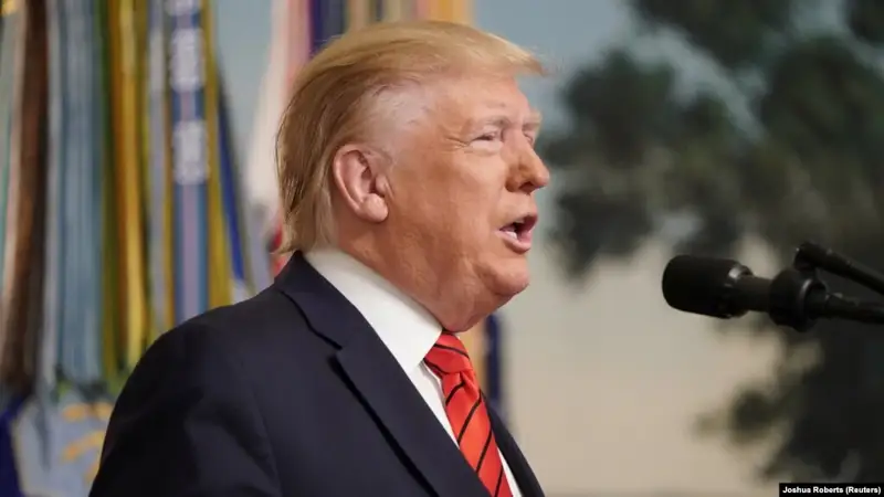 Трамп Зеленскиймен әңгімесін тыңдаған адамның аты-жөнін жариялауды сұрады