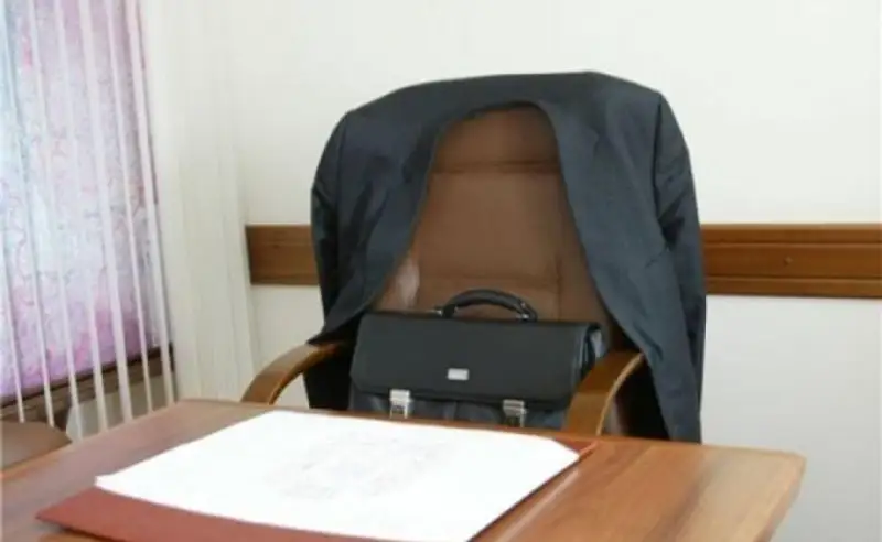 Әкім тойып секіреді