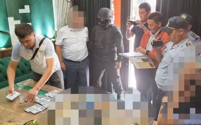 Түркістанда 32 миллион теңге талап еткен бопсалаушылар ұсталды