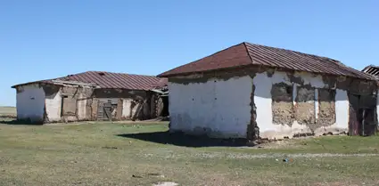 Ескі ауылдың сүлдесі мен  жаңа ауылдың келбетінің кесірі