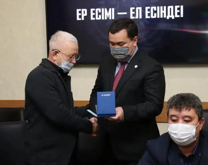 Қаза тапқан сарбаздардың ордені ата - анасына табыс етілді.