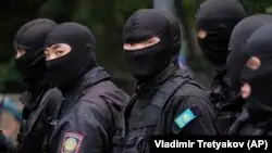 Көше партиясы туралы сот шешімін көрсетуді талап еткен белсенділер ұсталды