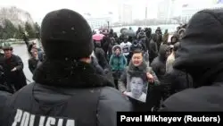 Ағаділдің анасы видеоға байланысты прокуратураға түсірген шағымын қайтаратынын айтты