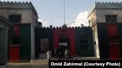 Ауғанстанда түрмеге шабуыл кезінде ондаған адам қаза болды, жүздеген тұтқын қашып кетті