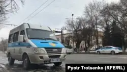 Алматыда полиция митинг өткізбек болған Демпартия белсенділерін ұстады