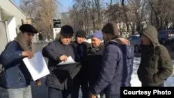 &amp;quot;Атажұрт еріктілері&amp;quot; және белсенділер БҰҰ-ның Қазақстандағы өкілдігі алдында тұр. Алматы, 17 қаңтар 2020 жыл.