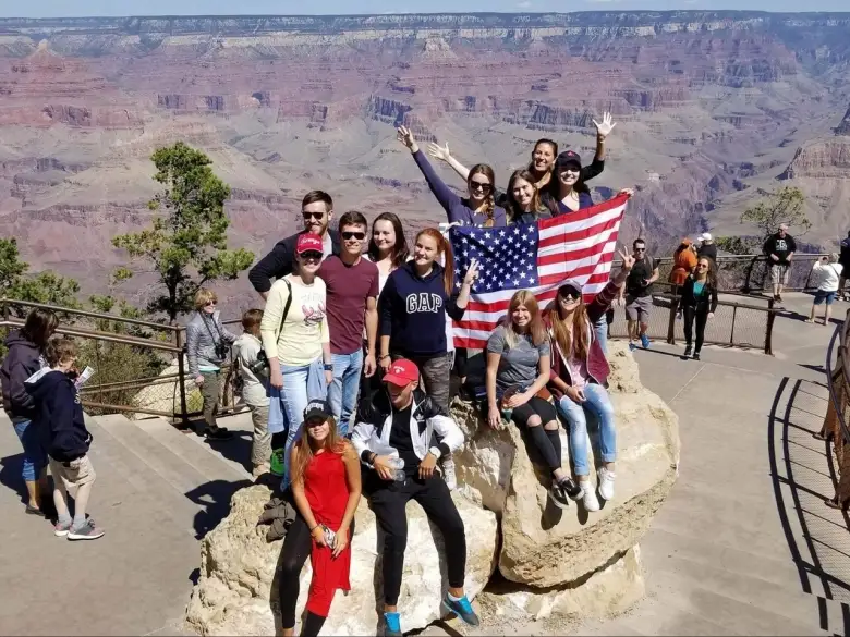 «Жұмыс және саяхат»: бағдарлама студенттерге тиімді ме?