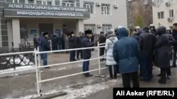 Ақтөбе сотынан әділдік сұрап келген 22 адам әкімшілік жазаға тартылды