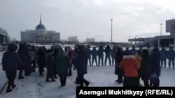 Нұр-Сұлтанда елуден астам әйел жәрдемақыға наразылығын білдіріп, Ақордаға беттеді