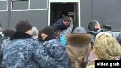 Алматы мен Шымкентте белсенділер қамалғандарды босатуды талап етті