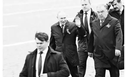 Путиннің «оққағарлары», Кремльде жайылған дастарқан және әскери парад