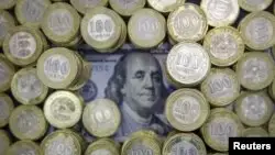 Айырбастау пунктерінде доллардың сату курсы алғаш рет 400 теңгеден асты