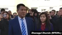 &amp;quot;Шығыс-мұнай және сервистік қызмет&amp;quot; компаниясының бас директоры Чжан Баоцзюнь жұмысшыларға жағдайды түсіндіріп тұр. Ақтөбе, 11 қазан 2019 жыл.