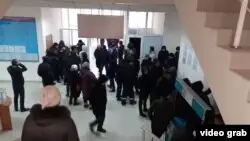 Жаңаөзен қаласында жұмыс талап еткендер әкімдікке тағы барды