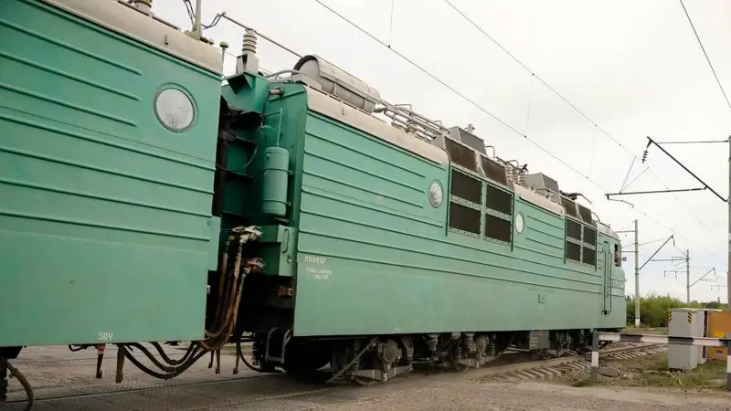 Полиция пойыз жолаушыларын Жуалы станциясынан Шуға дейін алып жүреді