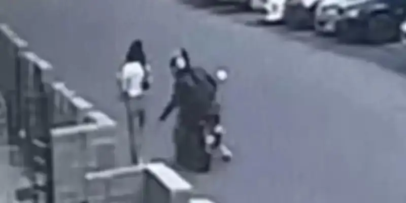 Алматыда қызды қорлаған мопед жүргізушісі 15 тәулікке қамалды