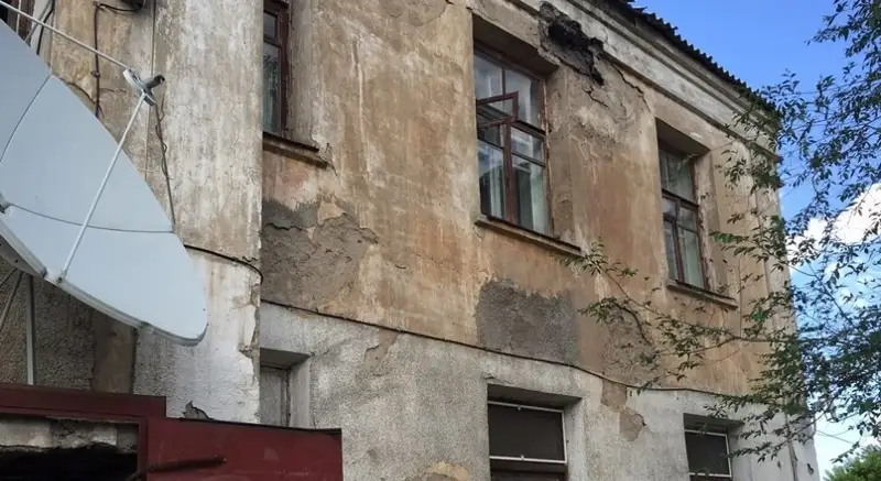 Апатты үйлердегі алаң жұрт