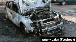 Жаңаөзен белсендісі көлігін белгісіз адамдар өртеп кеткенін хабарлады