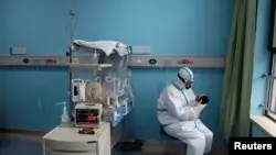 Қырғызстан: Перзентханада ондаған адамнан коронавирус табылды, бесеуі - нәресте