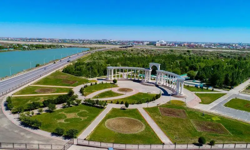 Қашпаған сиырдың уызынан дәметіп отырмыз