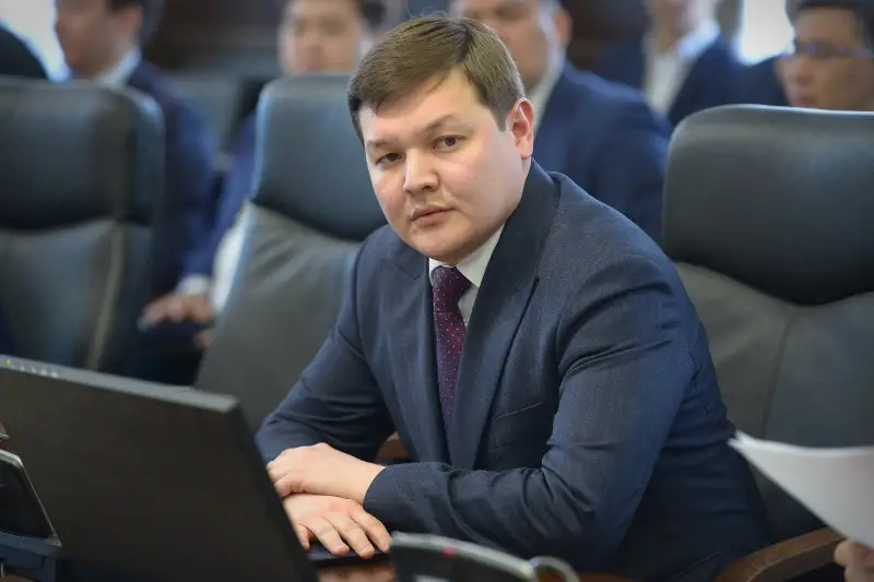 Оралов жауап бермейді,  «тапсырма» береді
