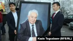 Алматыда академик Сартаевты соңғы сапарға шығарып салды