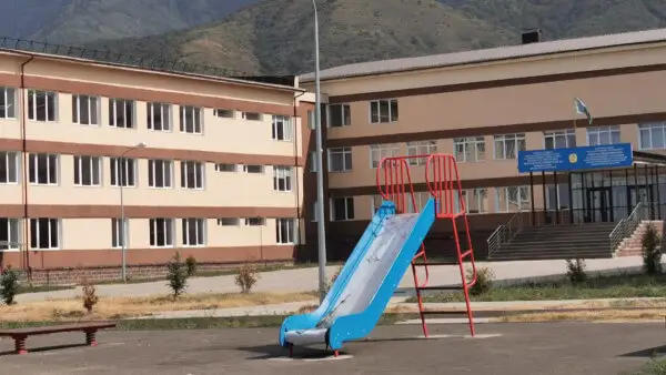 BI Group.  Мектептегі былық