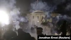 АҚШ-та алтыншы күн наразылық: көшеде жаппай тәртіпсіздік, Трамп бункерде