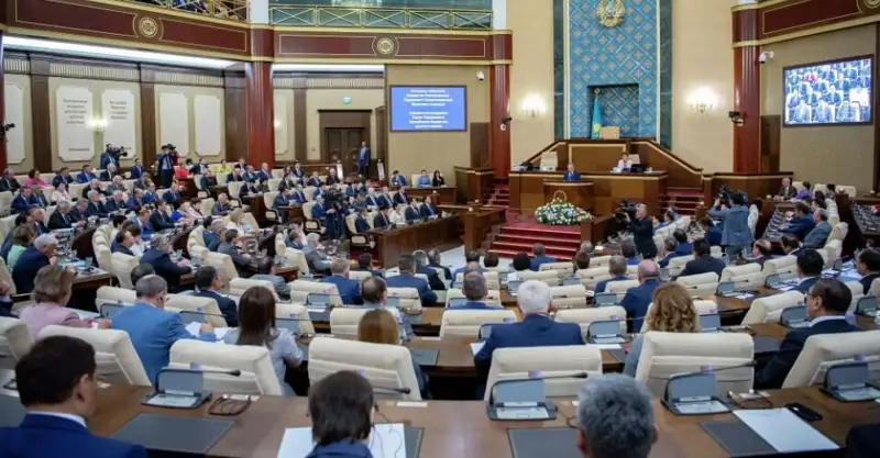 Мәжілістегі 107 депутатқа ДАТ: «Әрбір тиын үшін күресу керек»