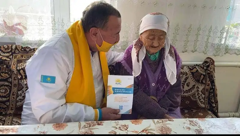 Кандидат қариялармен кездесті