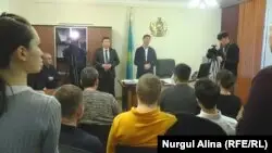 &amp;quot;Тұрғын үй құрылыс жинақ банкі&amp;quot; өкілдері салымшылардың сұрақтарына жауап беріп жатыр. Петропавл, 24 қаңтар 2020 жыл.