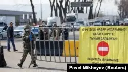 Алматы маңындағы блокпостта машина келіп соққан екі полицей қаза тапты