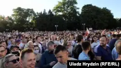 Минск: Тихановская митингісінің шегерілгеніне қарамастан алаңға жүздеген адам жиналды