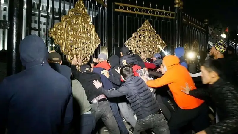 Премьер-Министр мен Үкімет мүшелерін отставкаға жіберу қажет