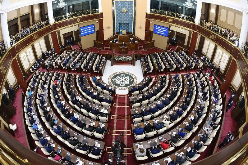 Үкімет: «баймыз!», халық: «жылаймыз!»