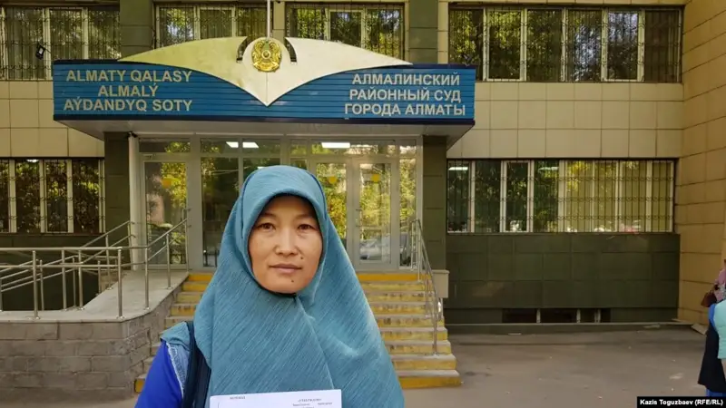 Тыйым салынған діни ұйымға қатысты деген айыппен екі әйел сотқа тартылды