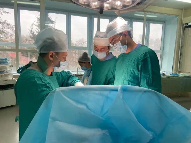 Дәрігерлер 8-қабаттан құлаған 19 жастағы жігіттің өмірін сақтап қалды