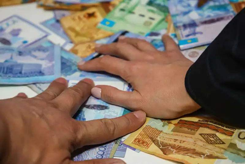 Қарыздан қарызға дейін...