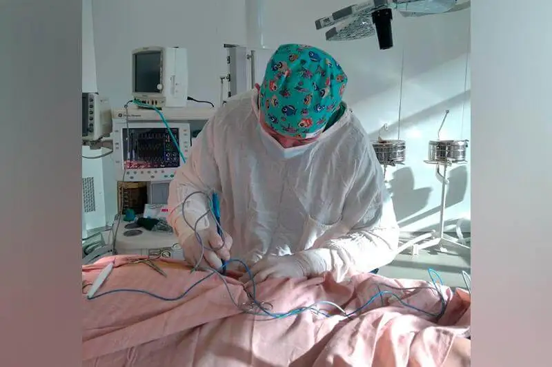 Масерати Моника порно Ол веб-камера алдында шешінді