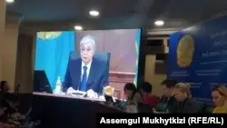 Тоқаев: Шетелдік нөмірі бар көліктерді тіркеуге бір жыл уақыт беріледі