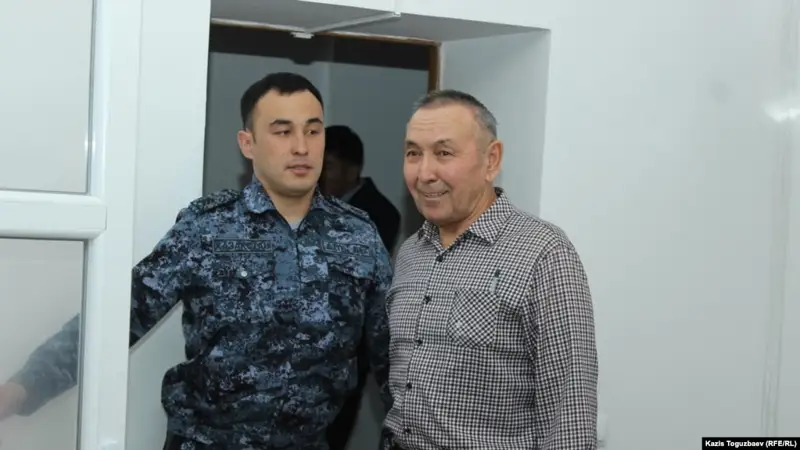 ҚДТ-ны қолдады деп айыпталған отставкадағы майор сотта жауап берді