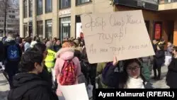 HRW әйелдер маршына қатысқан белсенділерді жазаламауды талап етті