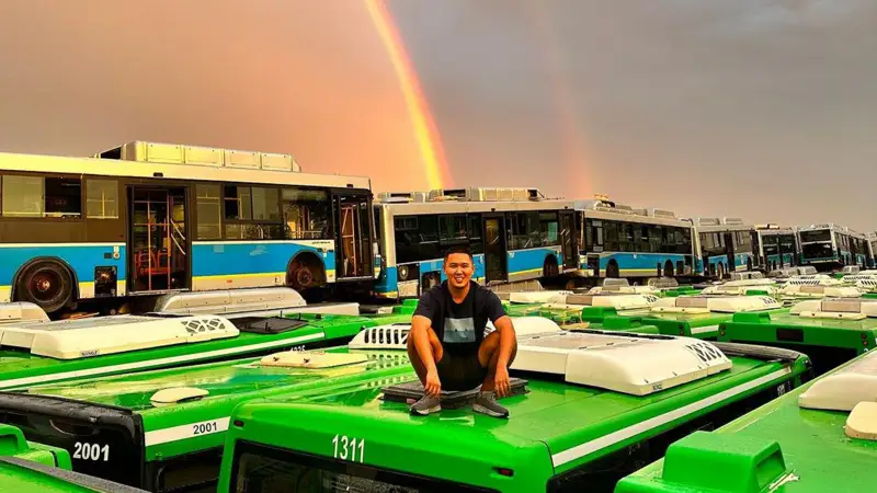 Автобустар зираты: Алматы әкімдігі жүрмейтін көліктер туралы пікір білдірді