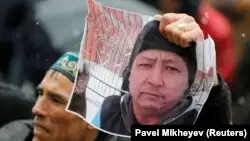 Ағаділдің анасы видеоға байланысты прокуратураға түсірген шағымын қайтаратынын айтты