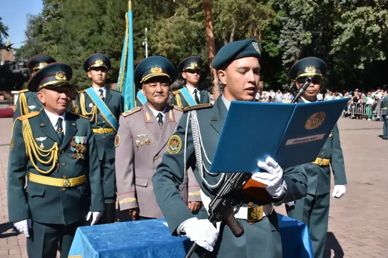 Әскери оқу орнының курсанттары Отанымызға адал болуға ант берді