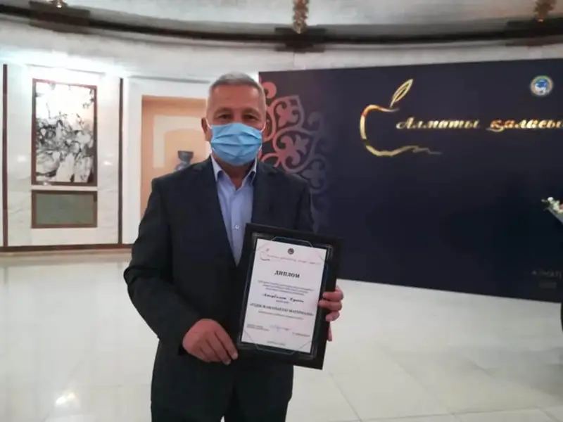 Әріптесіміз Жас Алаштың мерейін өсірді