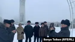 Нұр-Сұлтанда белсенділер Шыңжаңнан қашқан екі қазаққа қолдау білдірді