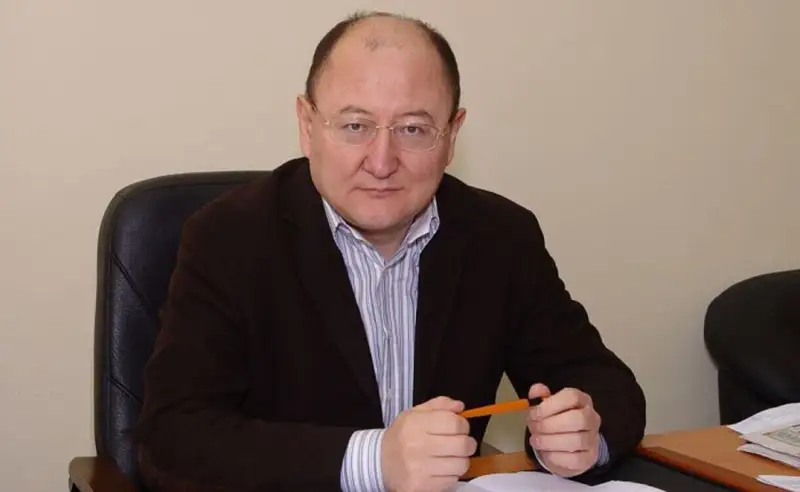 Алтынбекті неге айтпаймыз?